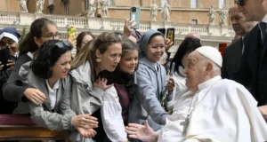 Pope Defies Doctors’ Order with Surprise Vatican Appearance During Palm Sunday Pope Defies Doctors' Order with Surprise Vatican Appearance During Palm Sunday