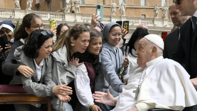 Pope Defies Doctors’ Order with Surprise Vatican Appearance During Palm Sunday Pope Defies Doctors' Order with Surprise Vatican Appearance During Palm Sunday
