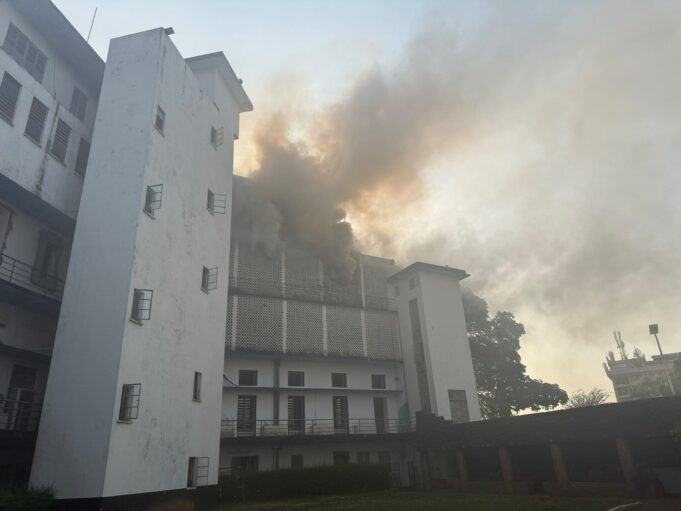 🔥 Sierra Leone State House Fire Outbreak Destroys Historic Landmark in Freetown 🔥 Sierra Leone State House Fire Outbreak Destroys Historic Landmark in Freetown