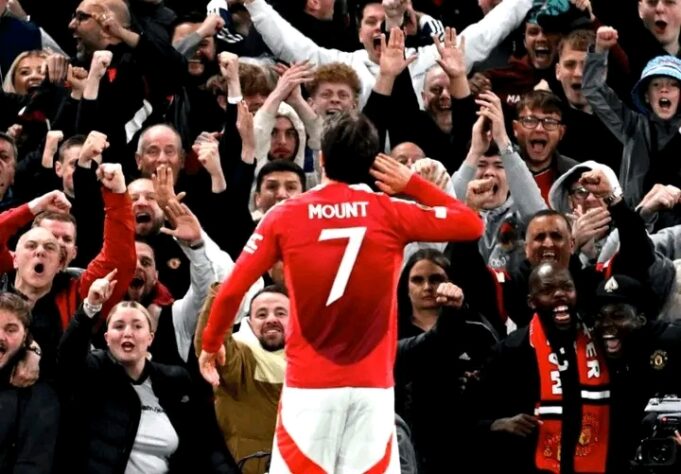 Manchester United Stage Late Comeback to Book Final Spot Against Spurs