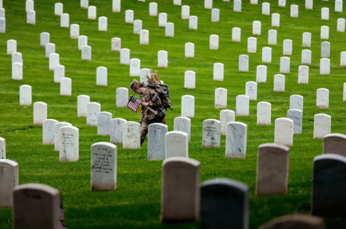 Trump observes Memorial Day in remembrance of deceased service personnel Trump observes Memorial Day in remembrance of deceased service personnel