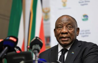 49 White South Africans in US “Are Not Refugees,” Ramaphosa tells Trump 49 White South Africans in US "Are Not Refugees," Ramaphosa tells Trump