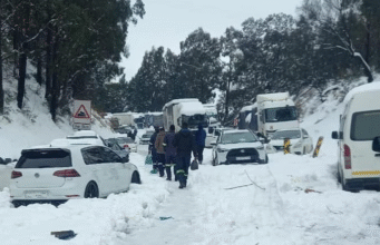 Weather warnings issued for South Africa: Snow, rain, winds and waves expected Weather warnings issued for South Africa: Snow, rain, winds and waves expected