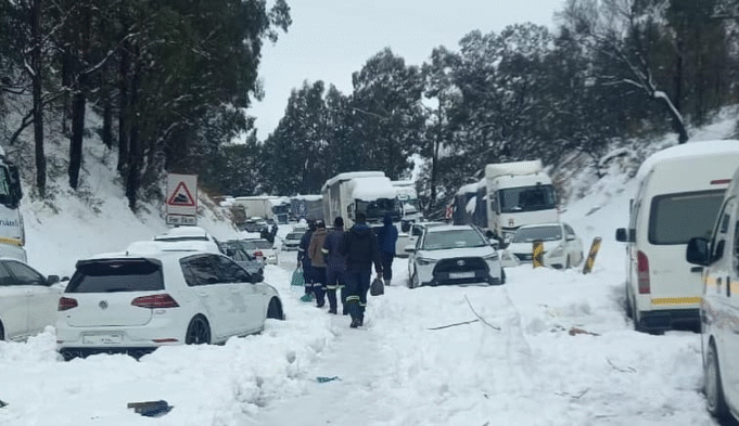 Weather warnings issued for South Africa: Snow, rain, winds and waves expected Weather warnings issued for South Africa: Snow, rain, winds and waves expected