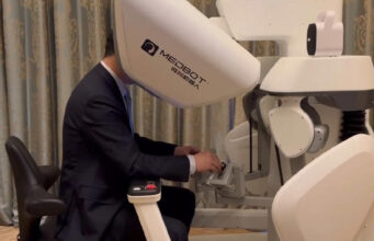 China Makes History with Remote Robotic Surgery Performed 5,000km Away China Makes History with Remote Robotic Surgery Performed 5,000km Away