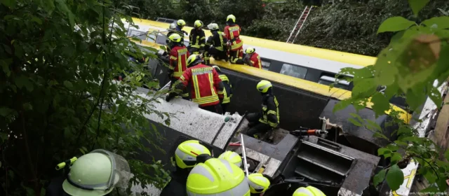 Train derails, killing 3 and injuring 50 in Germany