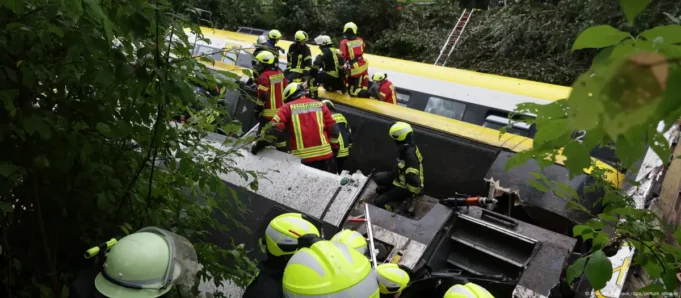 Train derails, killing 3 and injuring 50 in Germany Train derails, killing 3 and injuring 50 in Germany