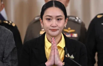 Protesters in Bangkok demand resignation of suspended PM Shinawatra after deadly conflict Protesters in Bangkok demand resignation of suspended PM Shinawatra after deadly conflict