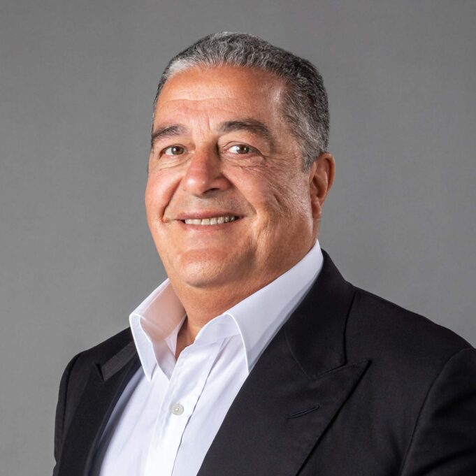 Egyptian billionaire Yasseen Mansour loses $10 million on Palm Hills stake Egyptian billionaire Yasseen Mansour loses $10 million on Palm Hills stake