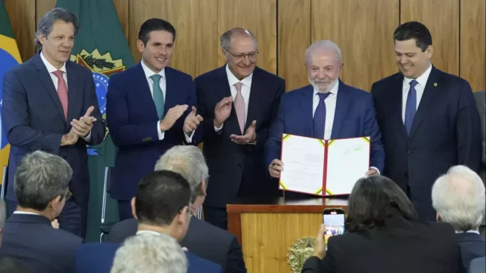 Brazil’s Lula announces $5.5 billion in credits for exporters hit by US tariffs Brazil’s Lula announces $5.5 billion in credits for exporters hit by US tariffs