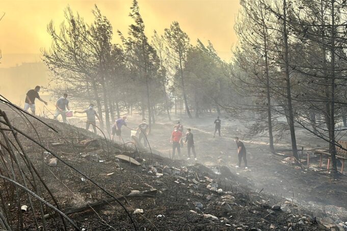 Around 1,000 evacuated due to wildfires in northwest Turkiye Around 1,000 evacuated due to wildfires in northwest Turkiye