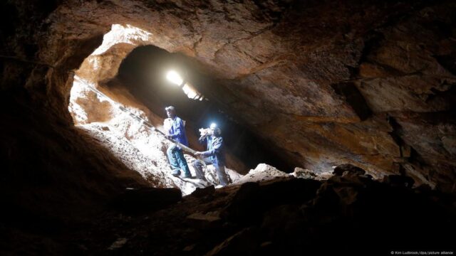 South Africa detains 1,000 foreign illegal miners