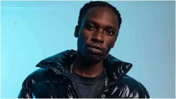 Rapper Toxic Lyrikali Claims He Was Coerced to Chant ‘Tutam’ Toxic Lyrical shouts “two term” for President Ruto during State House event. The video shows him hesitating before making the chant. Social media divided—some call it pressure, others accuse him of selling out. Event was part of a youth empowerment program in Nairobi. State House Performance Turns Political A performance by Kenyan rapper Toxic Lyrical at State House has stirred heated reactions online. The artist, famous for his energetic street hits, found himself in the spotlight after publicly chanting “two term” in support of President William Ruto’s presidency. The incident happened during a presidential youth empowerment event in Nairobi, where over 1,100 packages — including motorbikes and car wash equipment — were handed to youth groups. How the Chant Happened In a now viral clip, Dagoretti South MP John Kiarie invites Toxic to address the crowd. The rapper pauses briefly, then shouts “tutam” (slang for two term), sparking loud cheers. President Ruto responded with a handshake. Later, Toxic posted on social media, writing in a playful yet telling tone: “Ground ni ile ile. Niseme one tam akiwa apo nipotezwe?” (Should I say one term while he’s standing there and risk disappearing?) Fans Split Over His Actions The shout has sharply divided fans. Supporters believe he acted under pressure, pointing to the visible tension before he spoke. Critics, however, unfollowed him and accused him of abandoning the struggles of jobless youth, victims of police abuse, and those battling economic hardship. Politics and Music in the Spotlight This moment adds to a growing list of cases where Kenyan entertainers are judged for their political stand. Many fans now question whether musicians can remain neutral when performing for political leader