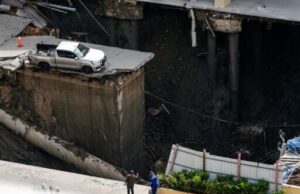 Massive Sinkhole in Bangkok Swallows Cars, Prompts Evacuation Massive Sinkhole in Bangkok Swallows Cars, Prompts Evacuation