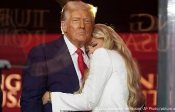 Trump hails Charlie Kirk as a “great man” following his death Trump hails Charlie Kirk as a “great man” following his death