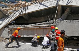 Indonesia school collapse death toll rises to 36, search for bodies continues Indonesia school collapse death toll rises to 36, search for bodies continues