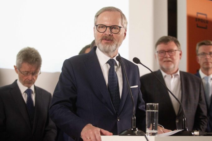 Czech billionaire ex-PM’s party tops parliamentary vote Czech billionaire ex-PM's party tops parliamentary vote