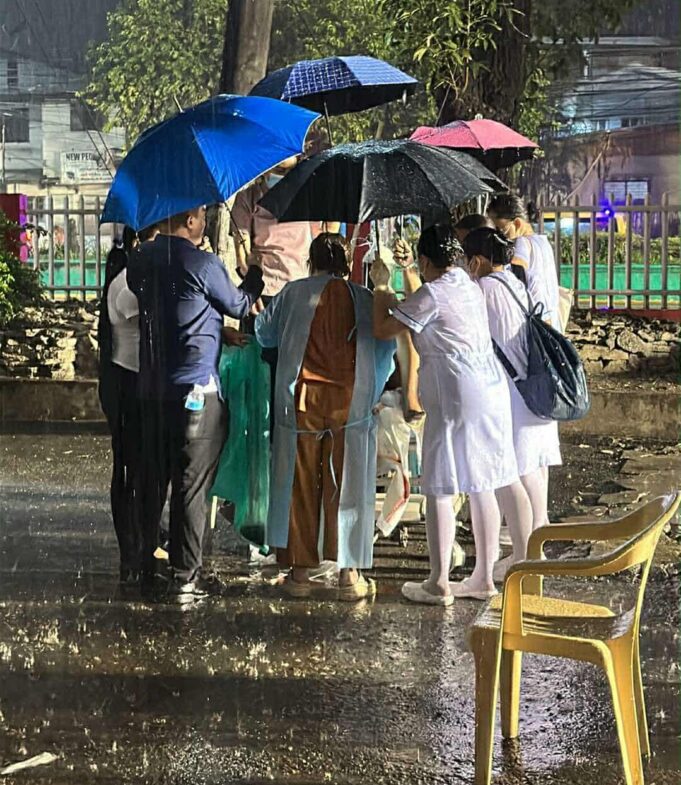 Philippines Earthquake: woman gives birth at Cebu City roadside Philippines Earthquake: woman gives birth at Cebu City roadside
