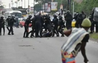 Ivory Coast: 26 protesters sentenced to three years in prison for “disturbing public order” Ivory Coast: 26 protesters sentenced to three years in prison for "disturbing public order"