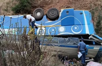 42 killed in bus crash in northern South Africa 42 killed in bus crash in northern South Africa