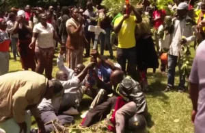 Kenyans swarm home of fallen ‘hero’ Raila Odinga Kenyans swarm home of fallen 'hero' Raila Odinga