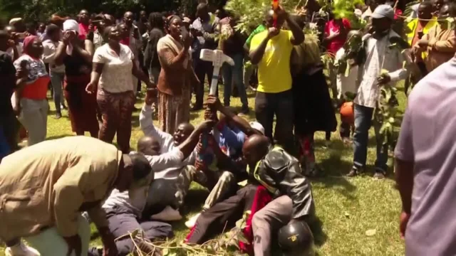 Kenyans swarm home of fallen 'hero' Raila Odinga