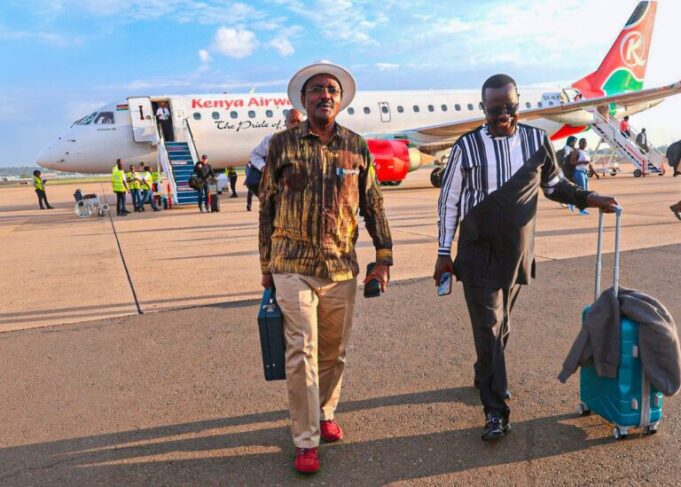 Kalonzo Musyoka Visits Opoda Farm to Condole with Mama Ida Odinga
