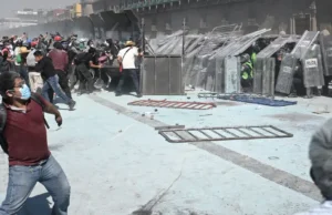 Gen Z Protesters Clash with Police at Mexico’s Palace Gen Z Protesters Clash with Police at Mexico's Palace