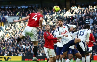 Sunderland halt Arsenal’s winning run as Man United battle to draw with Spurs Sunderland halt Arsenal’s winning run as Man United battle to draw with Spurs.