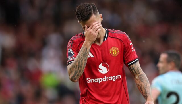 Man United Striker Benjamin Sesko Sidelined With Knee Injury