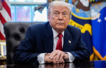 Trump declares Venezuelan airspace closed Trump declares Venezuelan airspace closed