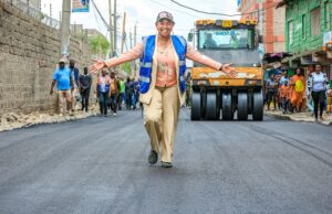 Machakos Governor Wavinya Ndeti Launches Upgraded Bitumen Roads in Mlolongo Governor Wavinya Ndeti launching the new bitumen road in Mlolongo Machakos.