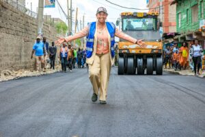 Governor Wavinya Ndeti launching the new bitumen road in Mlolongo Machakos. 