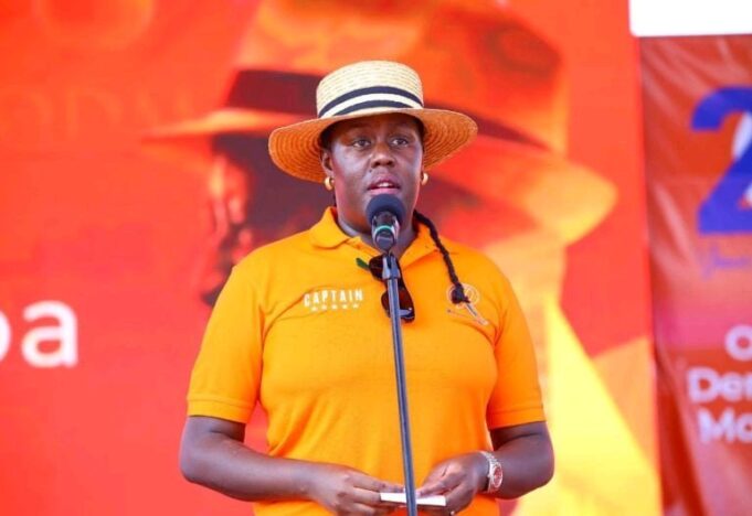 Famous Nyanza Politician Face It Rough As she Is Forced to Cut Short her Speech As Crowd Heckles Her For Supporting Winnie Odinga Top Nyanza Politician Face It Rough As she Is Forced to Cut Short her Speech As Crowd Heckles Her For Supporting Winnie Odinga