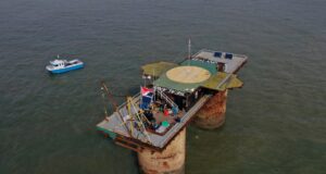The World’s Smallest Country Sits in the Middle of the Sea — Ruled by Its Own Prince, With Its Own Flag and Currency ( SEALAND) The World’s Smallest “Country” Just 30 Minutes From London — Inside Sealand, the Micronation Ruled by Its Own Prince