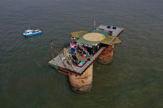 The World’s Smallest Country Sits in the Middle of the Sea — Ruled by Its Own Prince, With Its Own Flag and Currency ( SEALAND) The World’s Smallest “Country” Just 30 Minutes From London — Inside Sealand, the Micronation Ruled by Its Own Prince