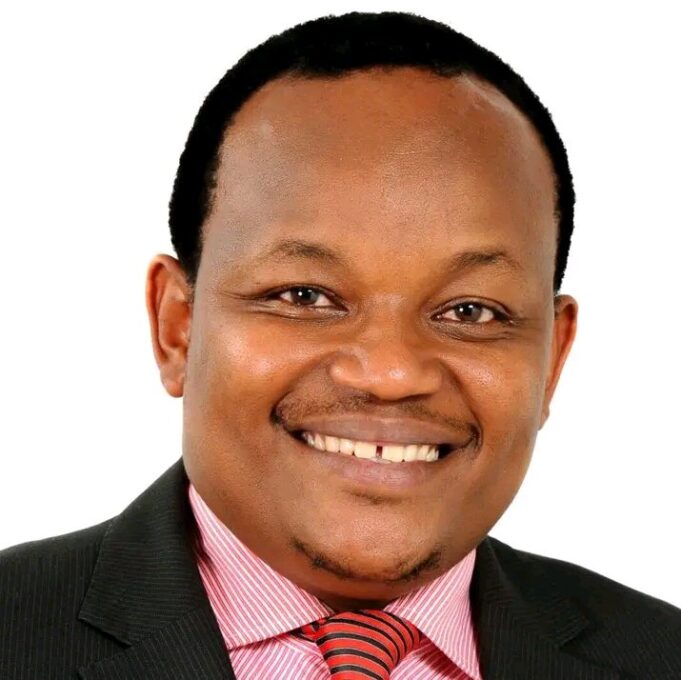 “Weuh, Sasa Hii Ndio Crowd” Former Nyeri MP Ngunjiri Wambugu reacts after Edwin Sifuna draws massive Kitengela crowd