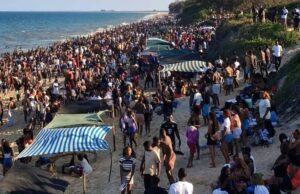 Two dead amidst large crowds at Mozambique’s Macaneta Beach Two dead amidst large crowds at Mozambique Macaneta Beach