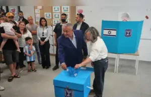 Netanyahu pulls ahead in Israeli election as rivals weigh deal with Arab parties