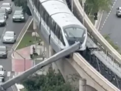 Crane falls onto monorail line in São Paulo, watch video.